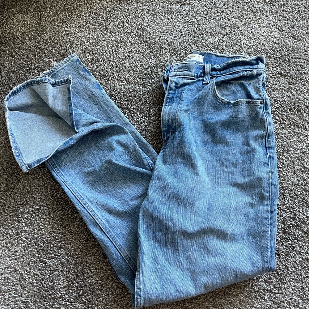 Abercrombie split leg Jean